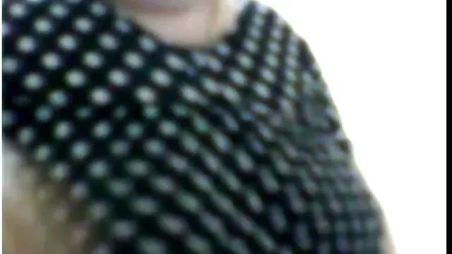 جولیا دانشجوی جوانی است که هرگز رابطه جنسی نداشته است کانال تلگرامی سکسی خارجی